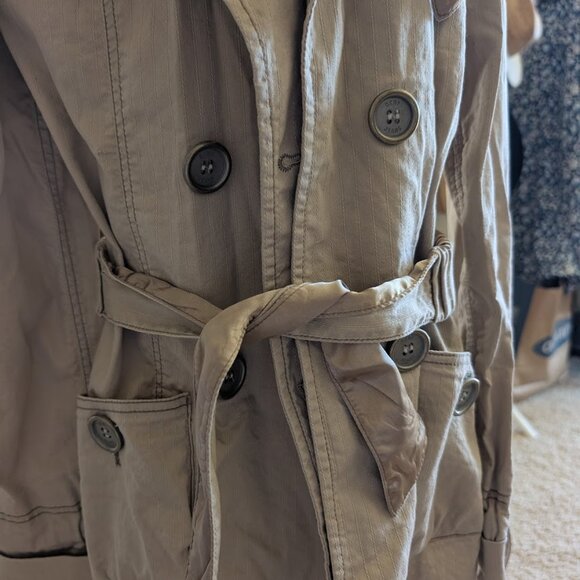 DKNY Jeans - Lightweight trench coat-style jacket W/satin trim - FREAKING CUTE - Picture 2 of 7